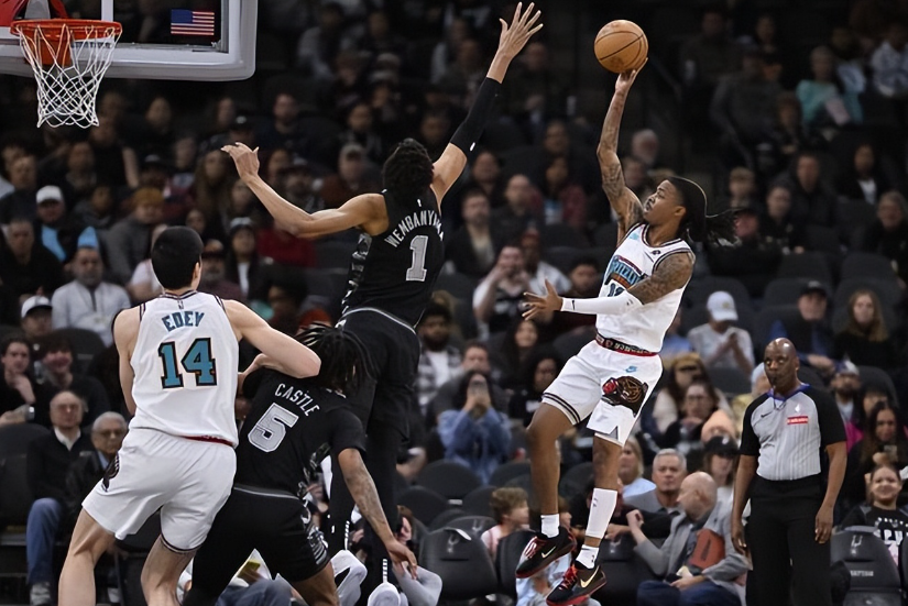 包含猛龙客场击败人，拿下系列赛关键胜利的词条