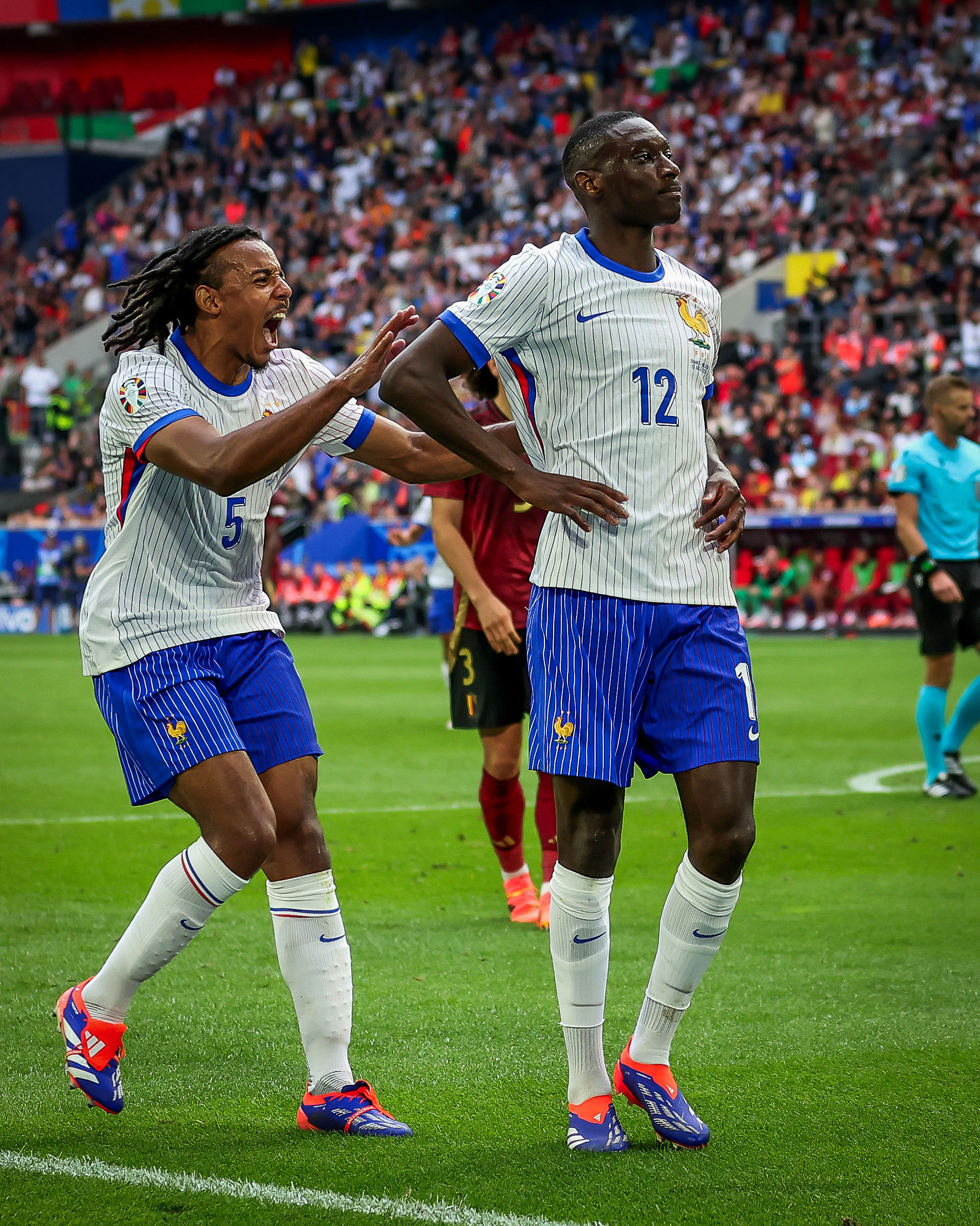 比利时队大胜对手，晋级决赛