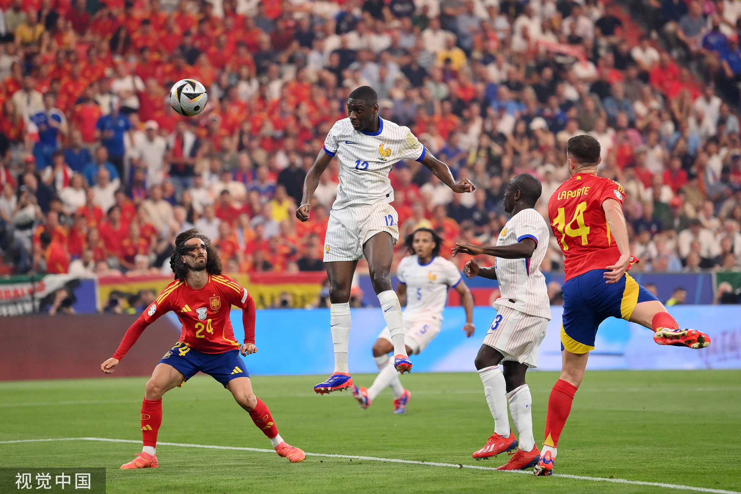 欧洲国家杯赛中各队奋力拼搏