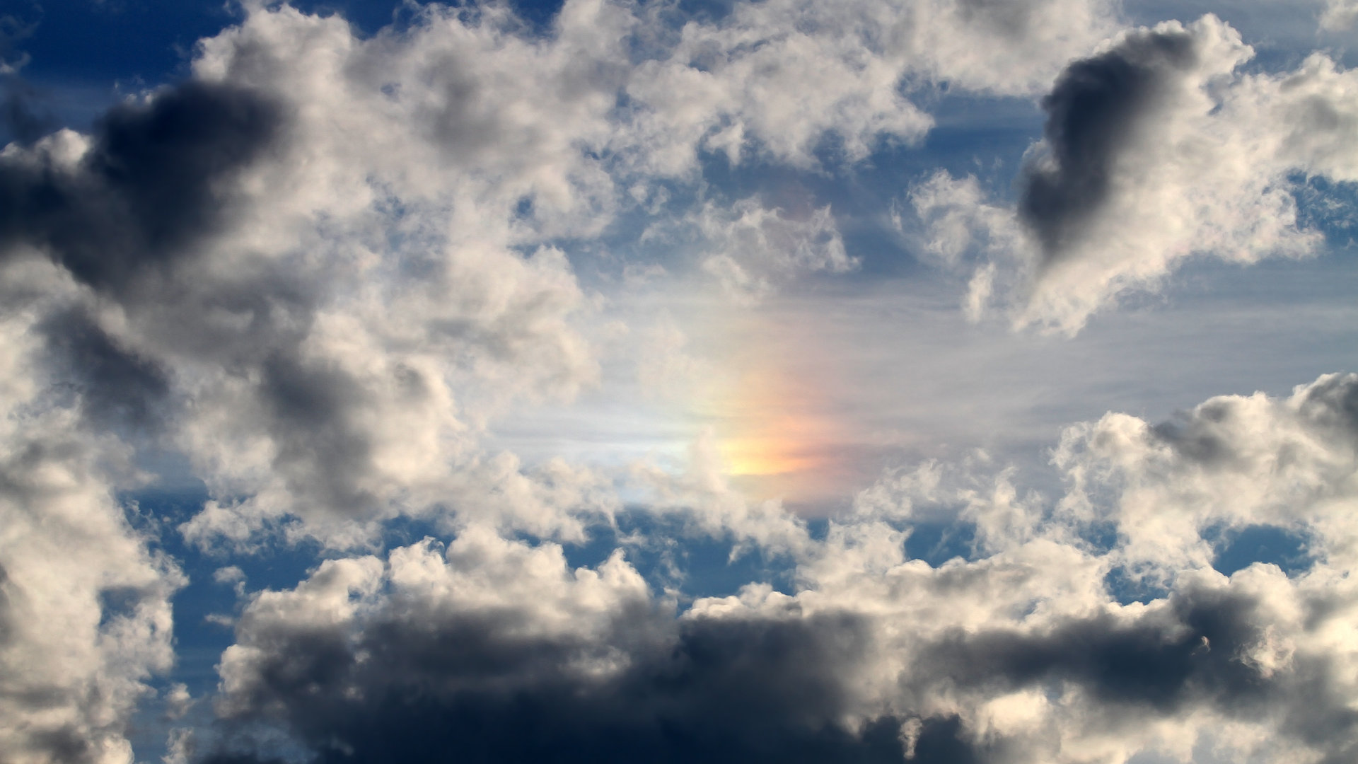 绿茵场的双重叙事，斯通斯救赎之路与那不勒斯的战术碾轧