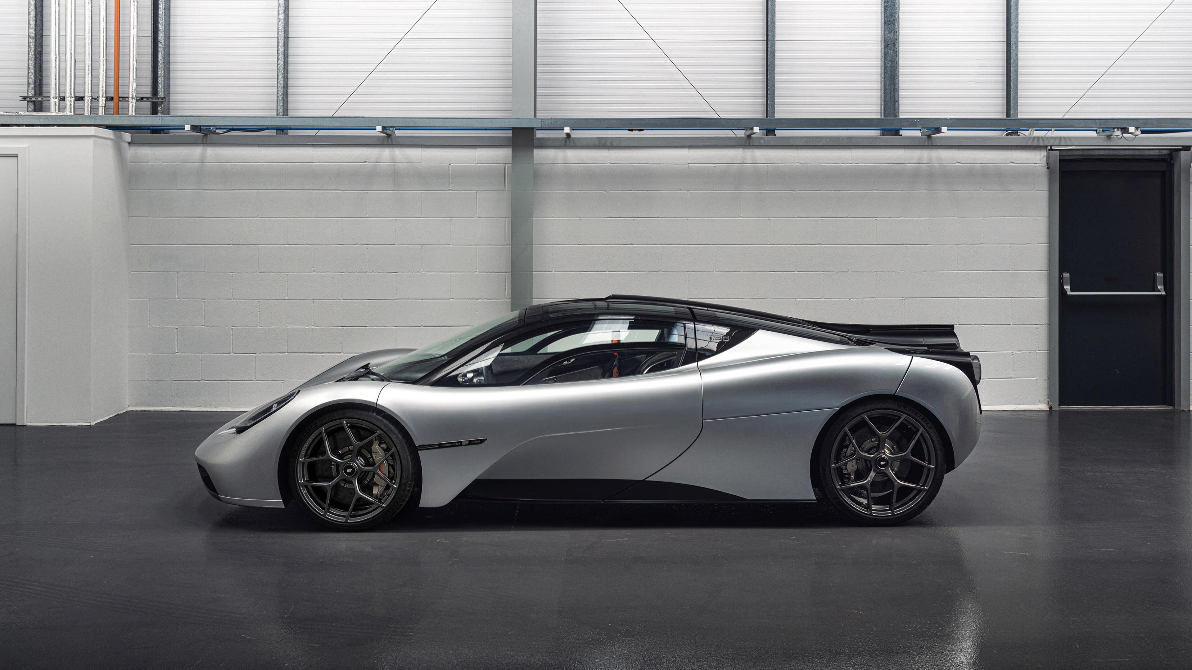 赛道无国界，当凯塞多逆袭夺冠，体育如何消融政治的坚冰